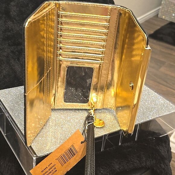 Steve Madden Logo Bar Trifold Wallet - Picture 7 of 8